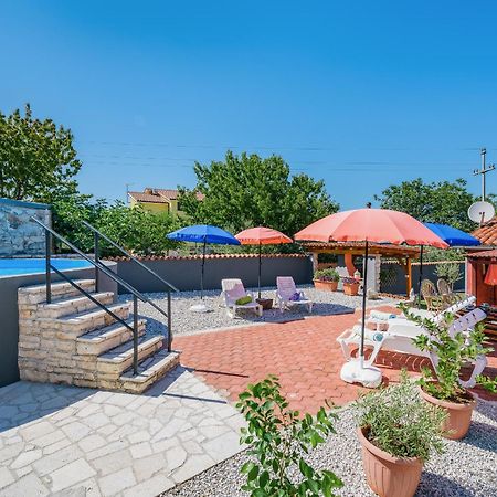 Apartment With Pool Višnjan Exteriér fotografie