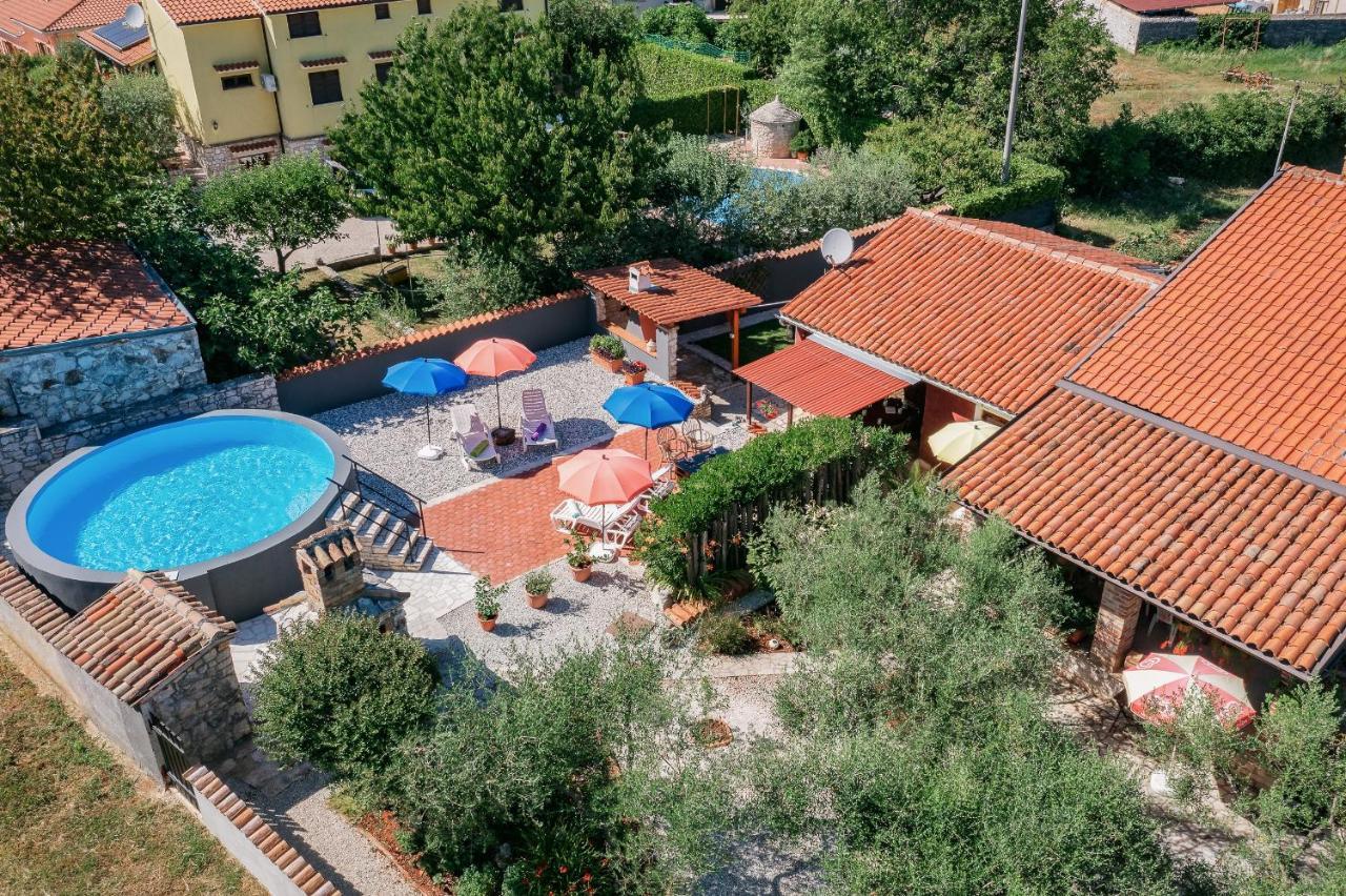 Apartment With Pool Višnjan Exteriér fotografie