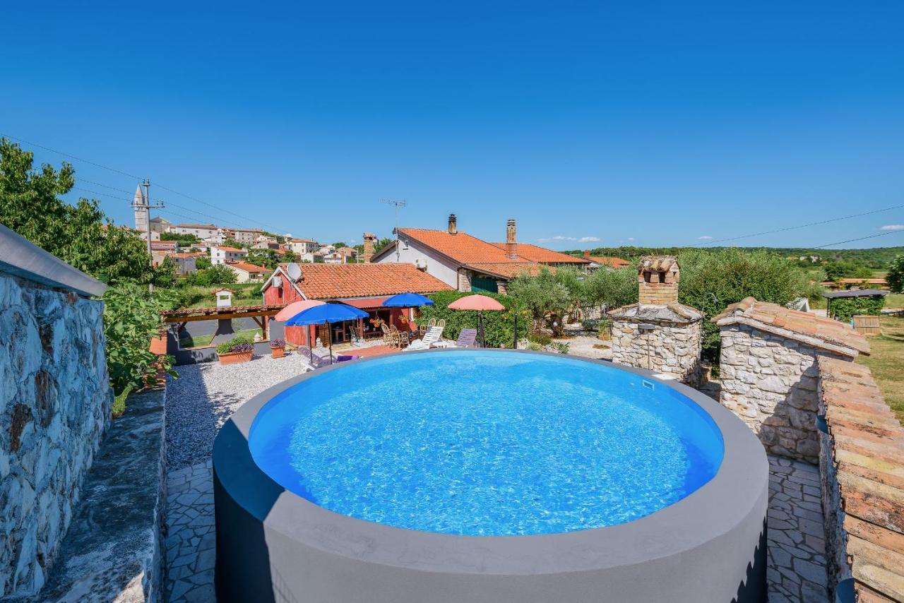 Apartment With Pool Višnjan Exteriér fotografie