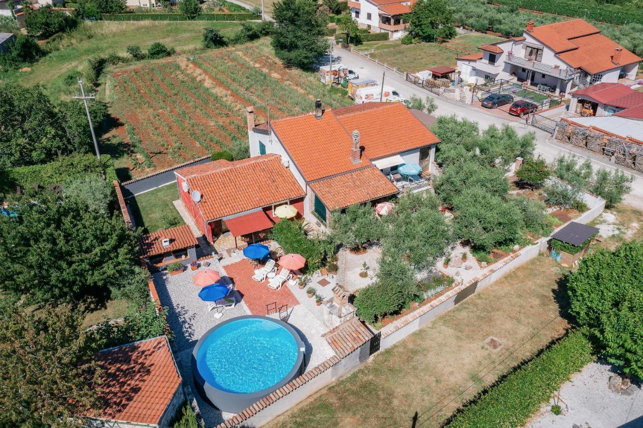 Apartment With Pool Višnjan Exteriér fotografie