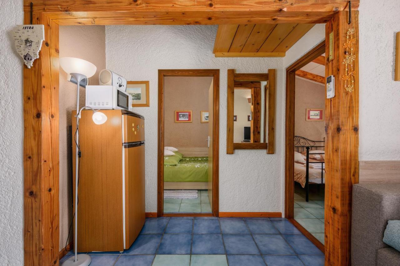 Apartment With Pool Višnjan Exteriér fotografie