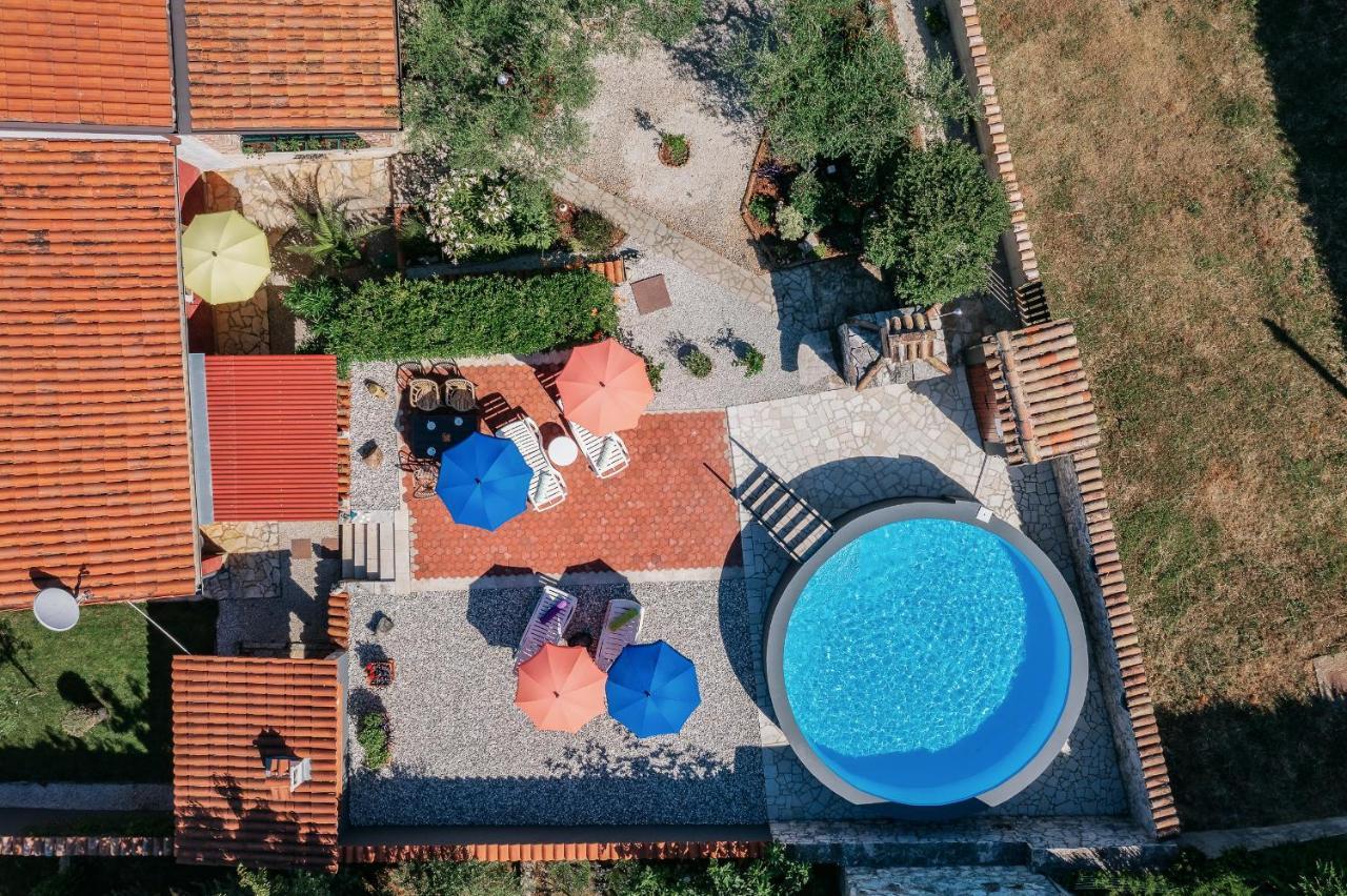 Apartment With Pool Višnjan Exteriér fotografie