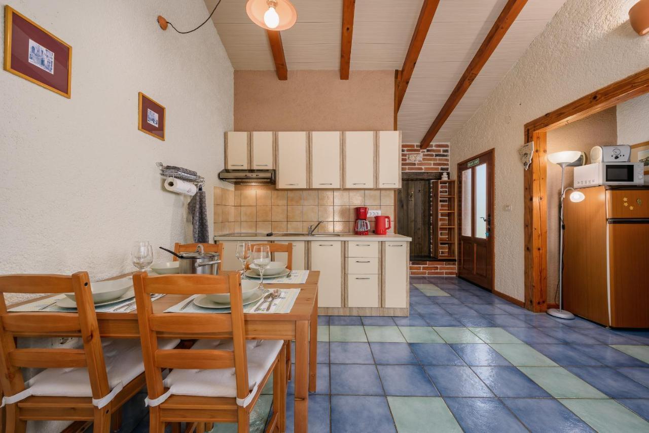 Apartment With Pool Višnjan Exteriér fotografie